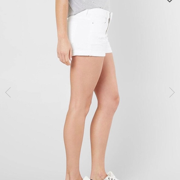 Distressed Boyfriend Short - Picture 3 of 9